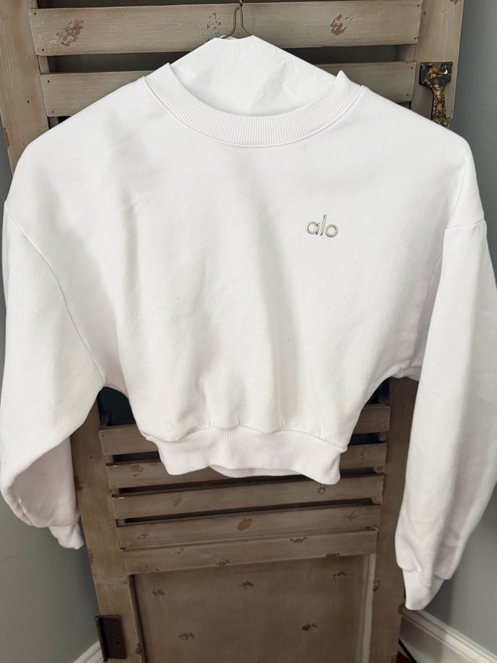 ALO Yoga White Cropped Crewneck Sweatshirt